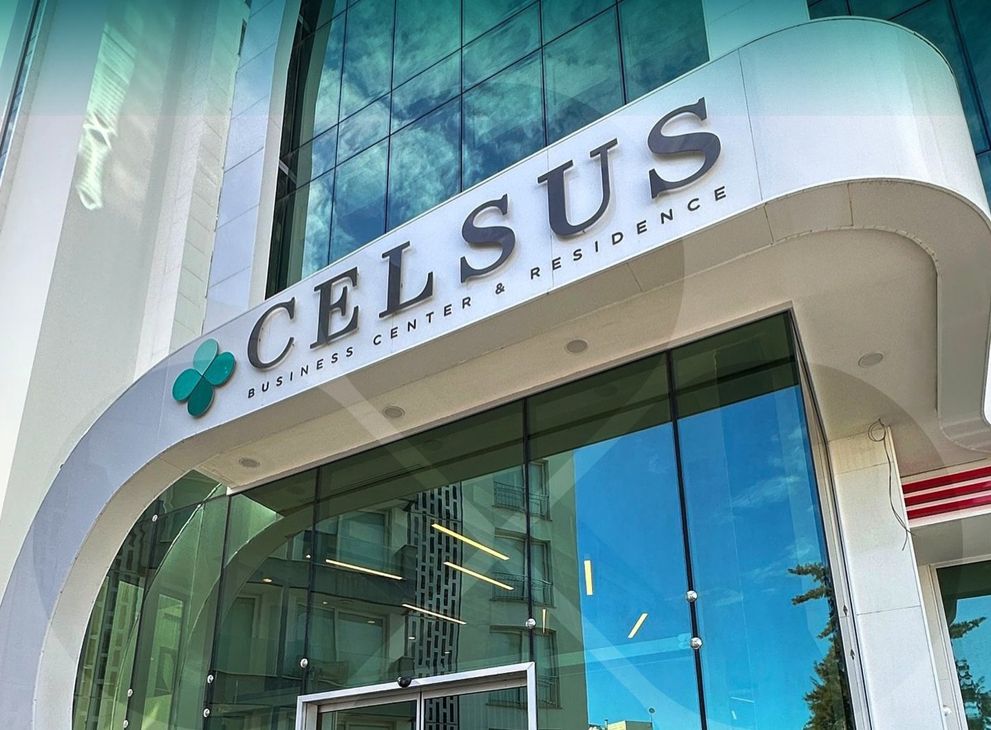 Celsus Business Center & Residence giriş kanopisi